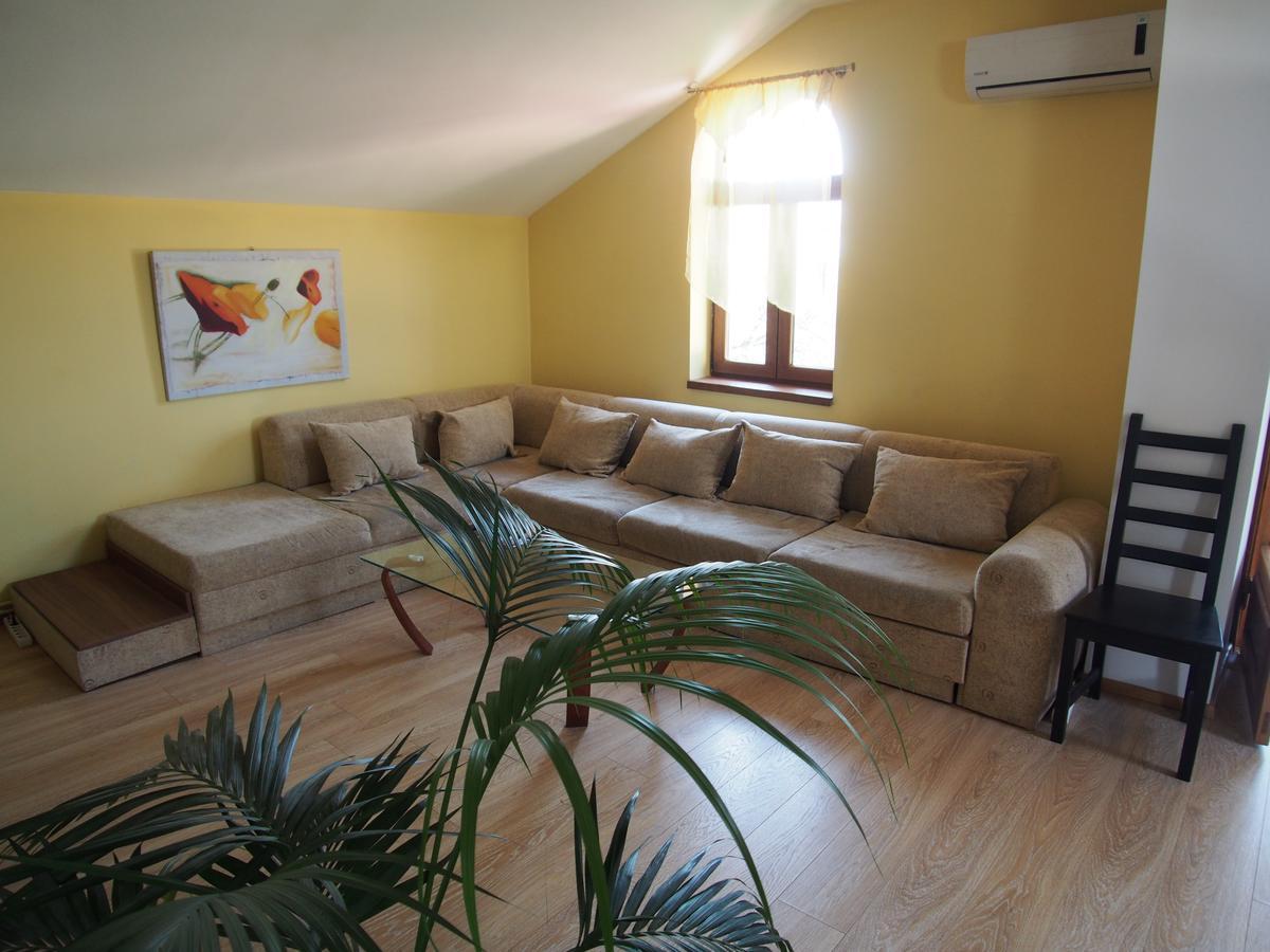 Argeselu Garden Villa-entire floor apartament, exclusive garden access Maracineni Habitación foto